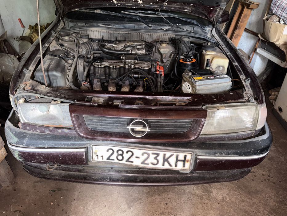 Opel Vectra, 1993