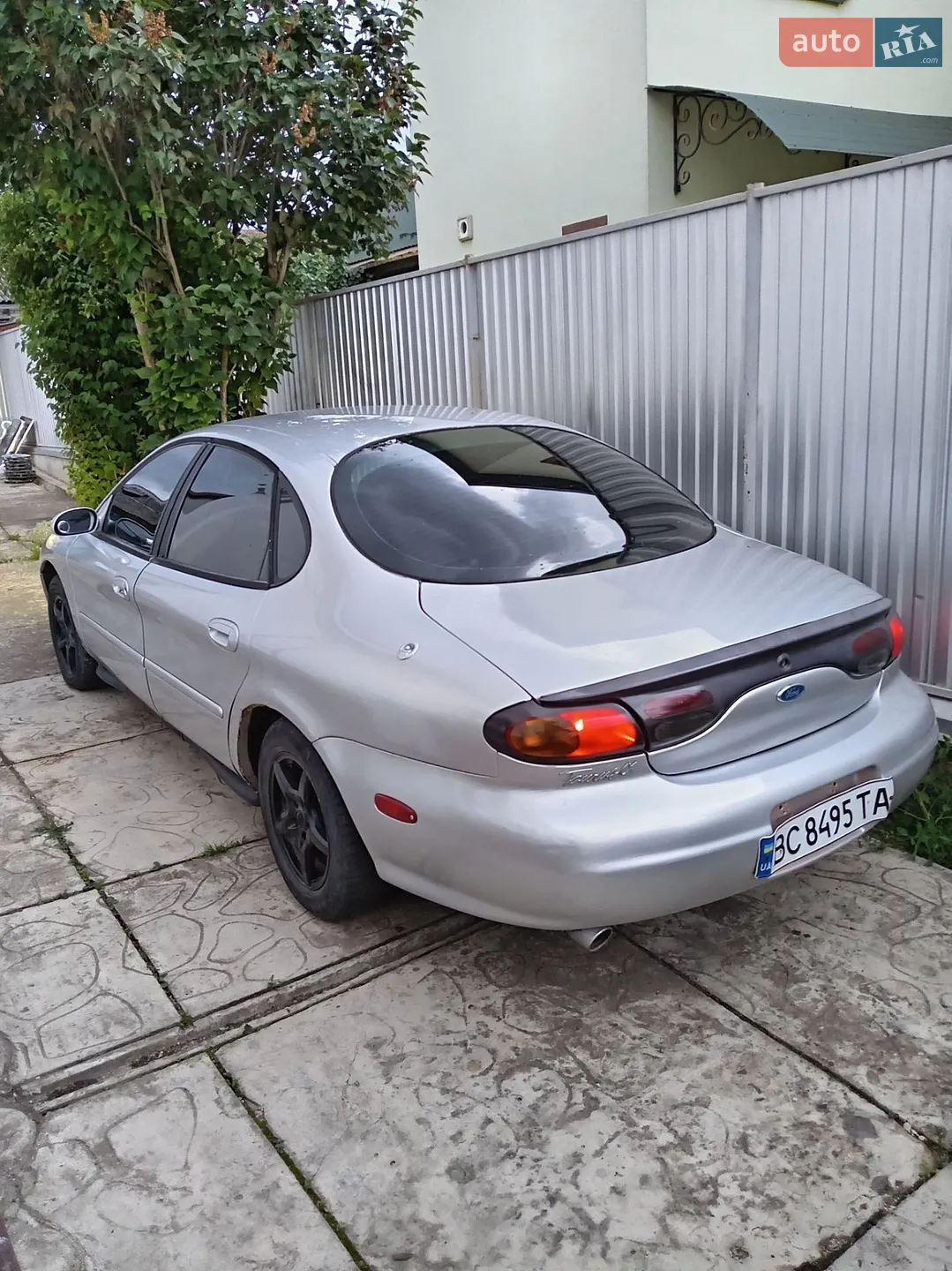 Ford Taurus 1997 — 1