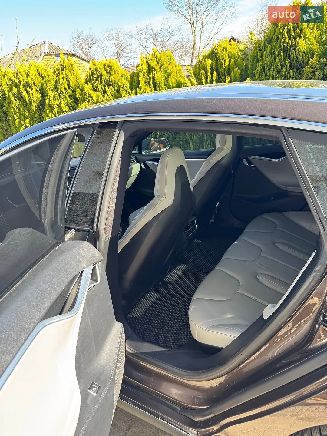 Tesla Model S, 2013