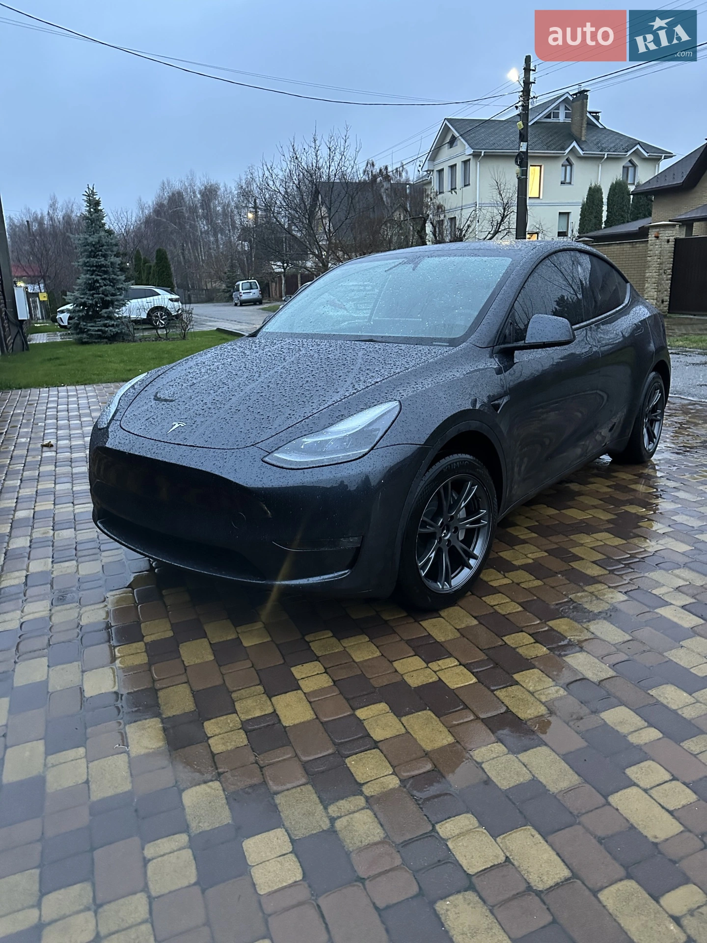 Tesla Model Y 2024 — 1